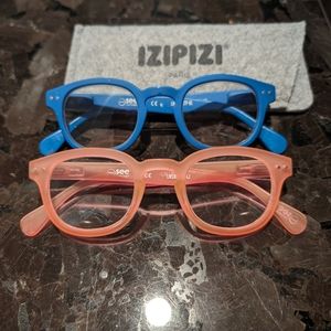 2 Pairs of Izipizi readers.